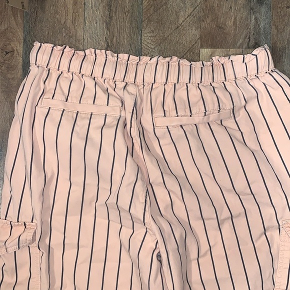 Loft Outlet Drawstring Cargo Style pants.  Elastic waist and legs. - Picture 5 of 7